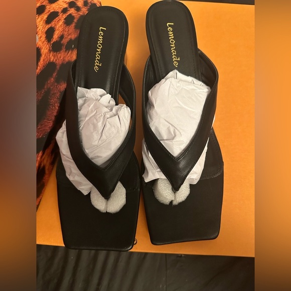 NWB size 10 black short heel sandals - Picture 1 of 4